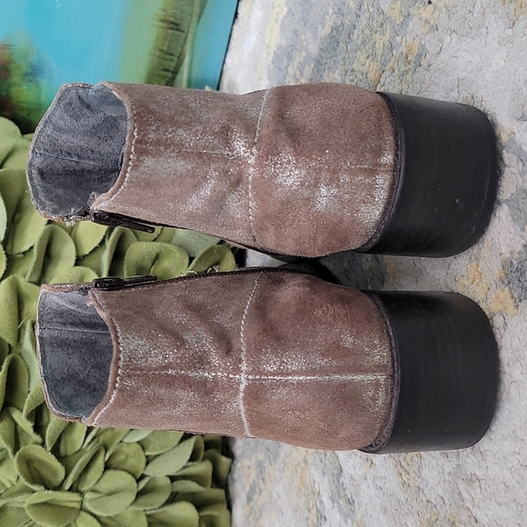 Seychelles Ankle Boots - Suede & Silver Metallic Chelsea Style Western - Picture 10 of 14